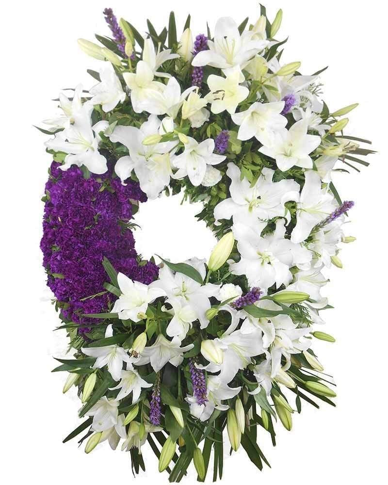 Corona de flores para funerales en Madrid.
