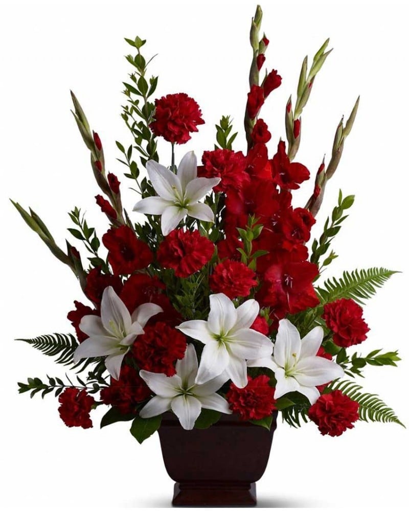 Centro de claveles y gladiolos para funerales en Madrid.