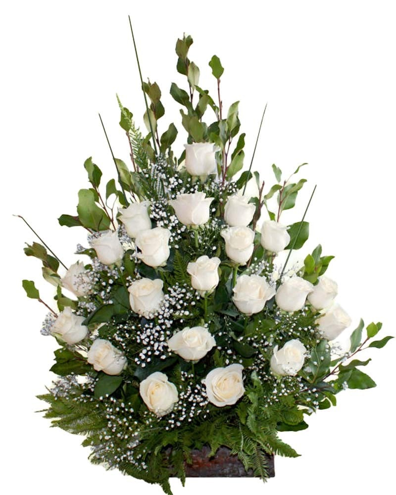 Centro funerario de rosas blancas en Madrid.