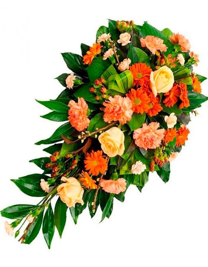 Ramo de flores fúnebre de rosas, gerberas y claveles.