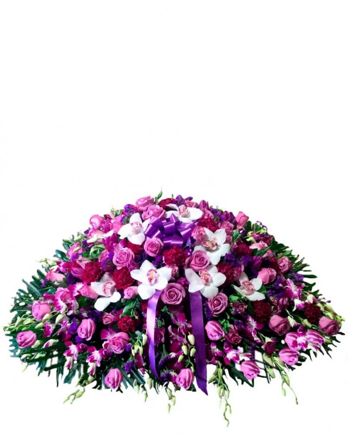 Almohadón de flores púrpuras de funerales.