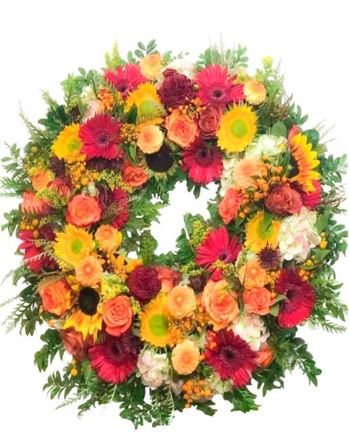 Corona de flores para funeral en tanatorio de la M30 en Madrid.